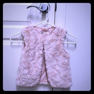 Girl's faux fur vest 6-7y